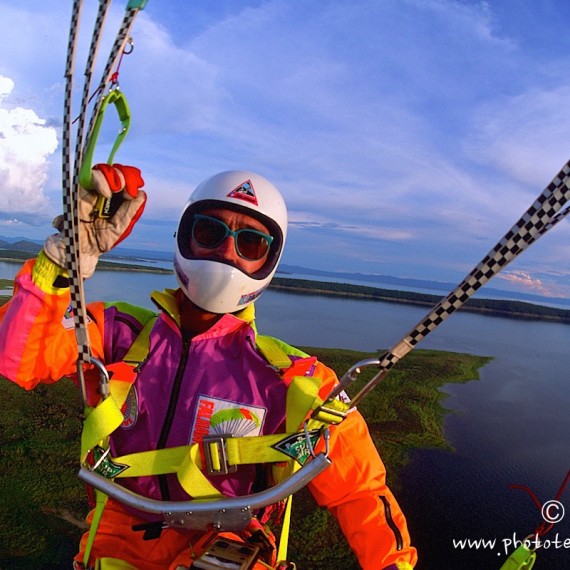 www.phototeam-nature.com-antognelli-zimbabwe-lac kariba-parapente