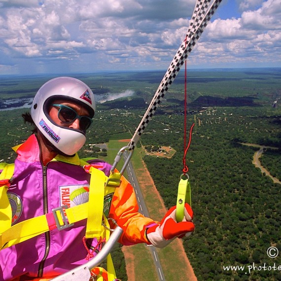 www.phototeam-nature.com-antognelli-zimbabwe-chutes victoria-parapente