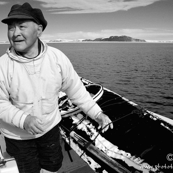 www.phototeam-nature.com-antognelli-groenland-greenland-narwhal-narval-chasse-hunting-kayak