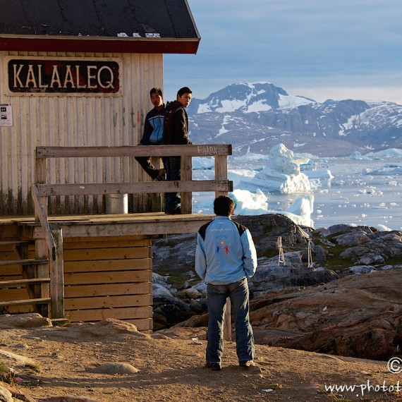 www.phototeam-nature.com-antognelli-greenland-expedition-kayak-tiniteqilaaq