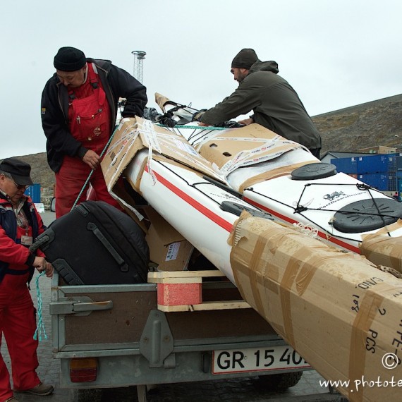 www.phototeam-nature.com-antognelli-greenland-kayak-expedition-kokatat-sea kayaking uk-northern light paddle-upernavik