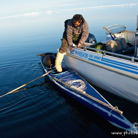 www.phototeam-nature.com-antognelli-groenaland-greenland-narwhal-narval-chasse-hunting-kayak