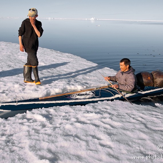 www.phototeam-nature.com-antognelli-groenaland-greenland-narwhal-narval-chasse-hunting-kayak