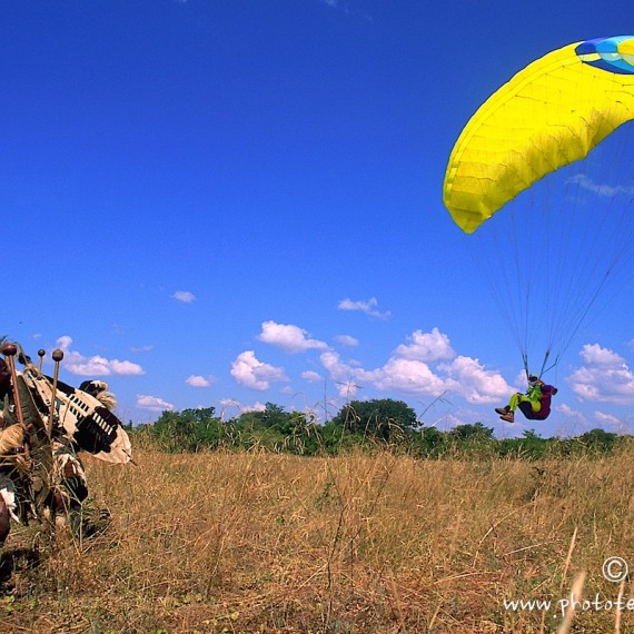 www.phototeam-nature.com-antognelli-zimbabwe-chutes victoria-parapente