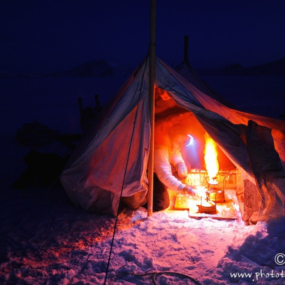 www.phototeam-nature.com-antognelli-greenland-nuussuaq-fisherman-halibut-tent