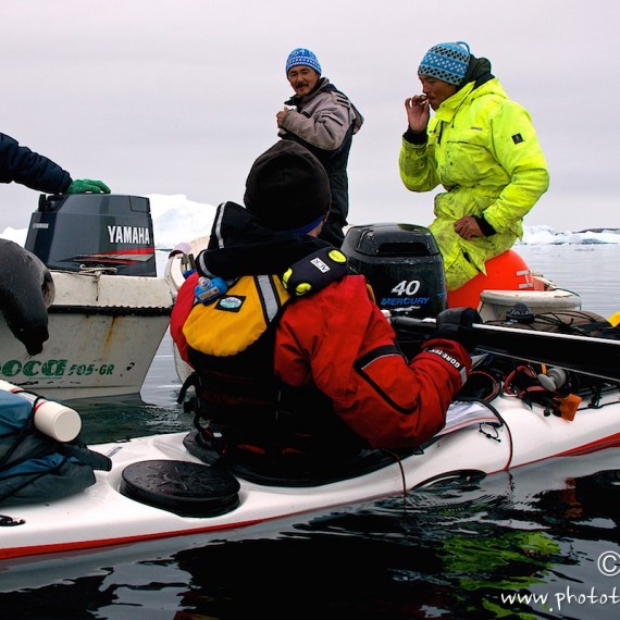 www.phototeam-nature.com-antognelli-greenland-kayak-expedition-hunter-inuit