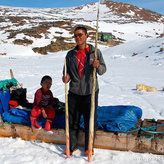 www.phototeam-nature.com-antognelli-greenland-nuussuaq-hunter-narwhal